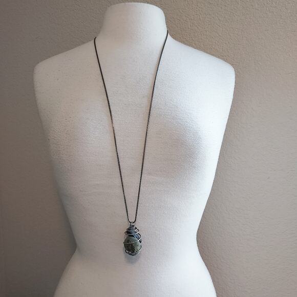 Olivine Stone Wraped Pendant Necklace - Picture 3 of 10